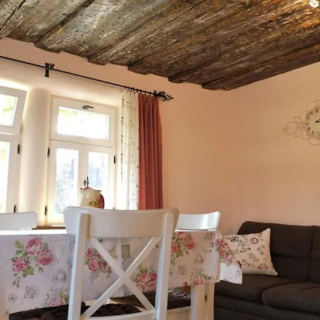 Historisches Fachwerk-ferienhaus Mit Weinkeller Und Garten, Gute Lage Appartamento *